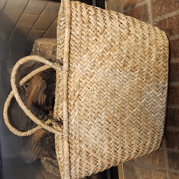 Vintage Look Woven Straw Tote With Embroidered Strawberries Spring Summer Beach - Picture 4 of 12